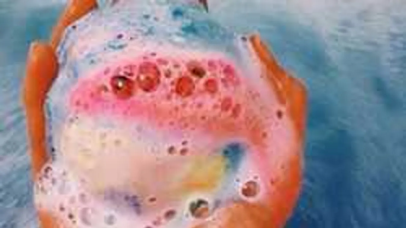 Eszméletlen, mit művel a nők vaginájával a fürdőgolyó