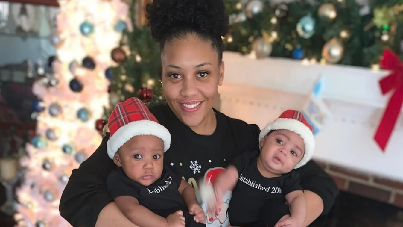 Holtan találták a 10 hónapos ikreket és édesanyjukat a kocsijukban