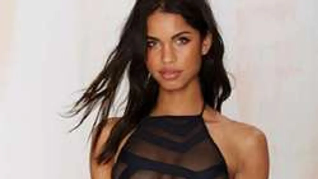 Õrület: áttetsző fehérneműben strandolnak idén a nők?