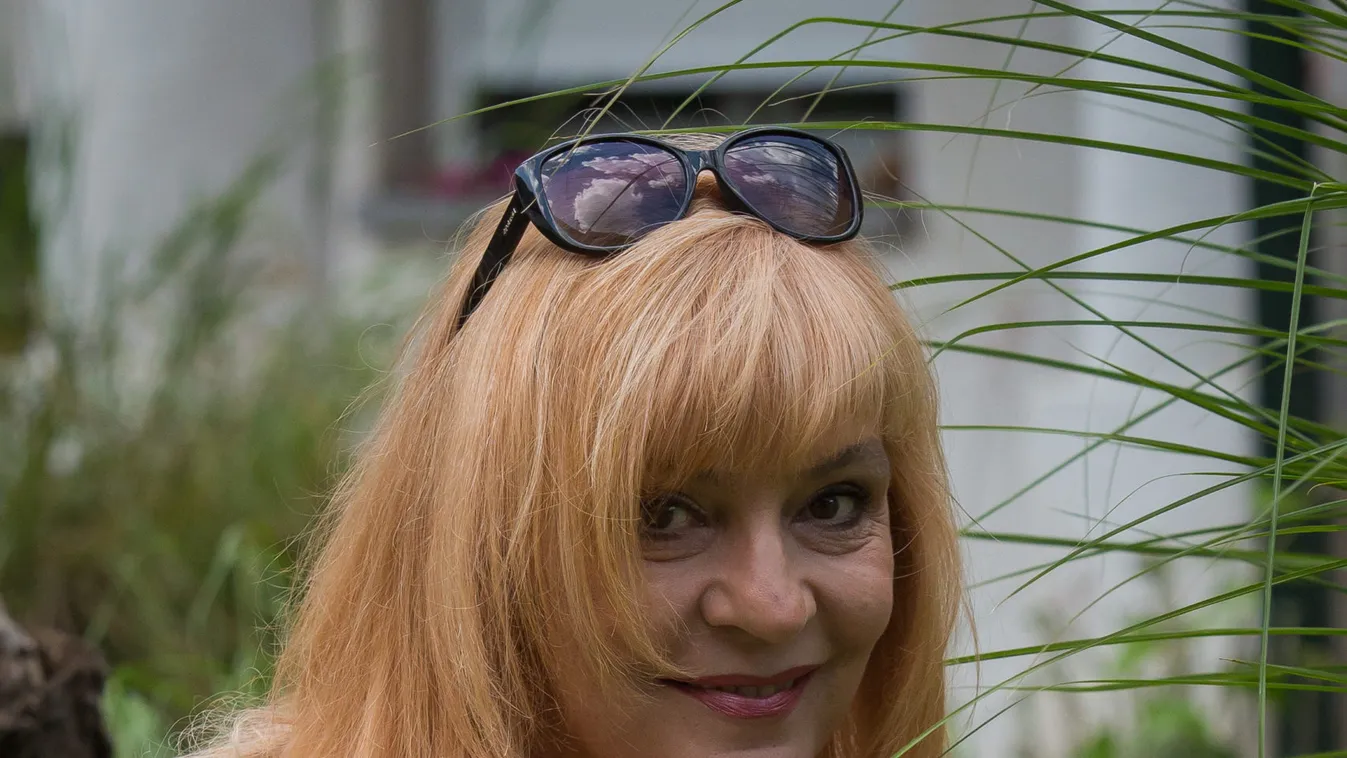 “Bele fogsz dögleni a fájdalomba” – Zaklató teszi pokollá Szily Nóra életét