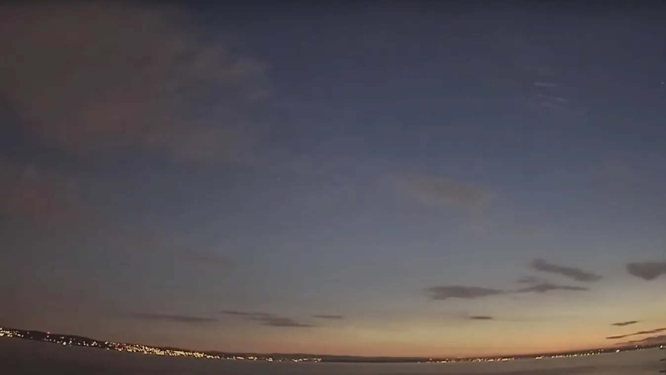 Elképesztő égi jelenséget kaptak lencsevégre: világító felhők jelentek meg a Balaton felett -videó