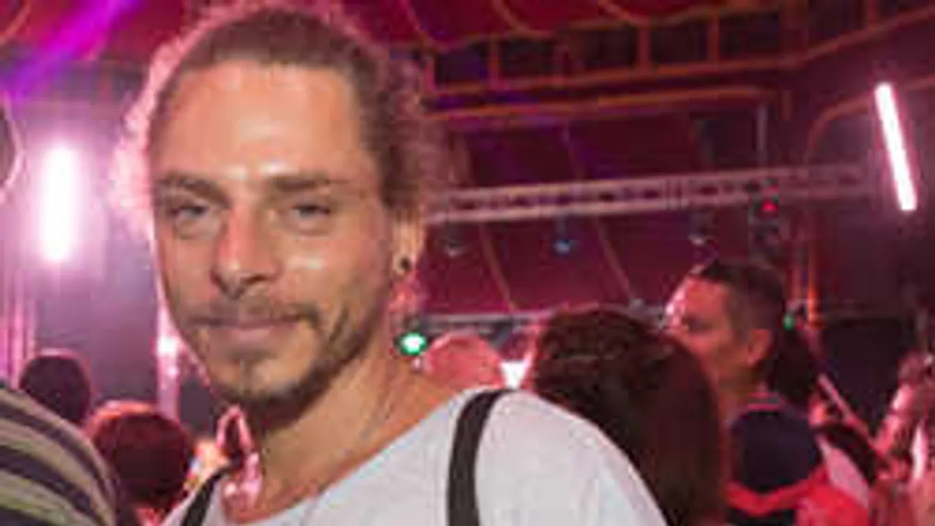 Nagyon szomorú hírt közölt a magyar sztár