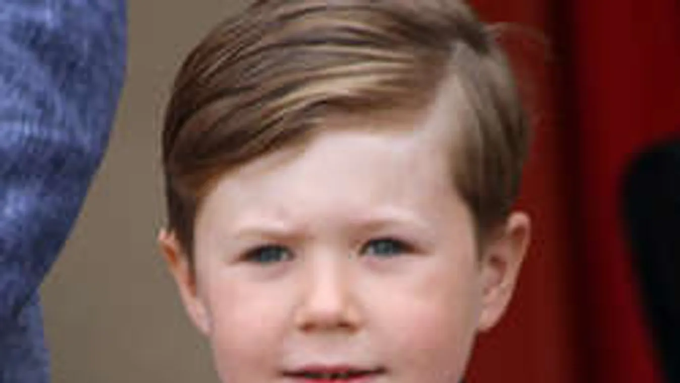 Hős vízimentő mentette ki a hullámok közül a dán kisherceget