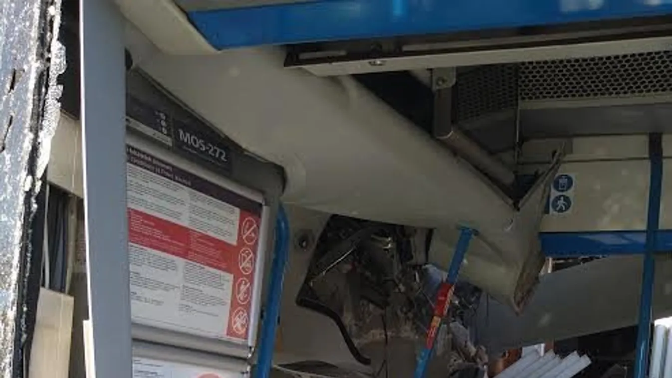 Borzalmas baleset Pest megyében, kórházba vitték a sérülteket – Fotó