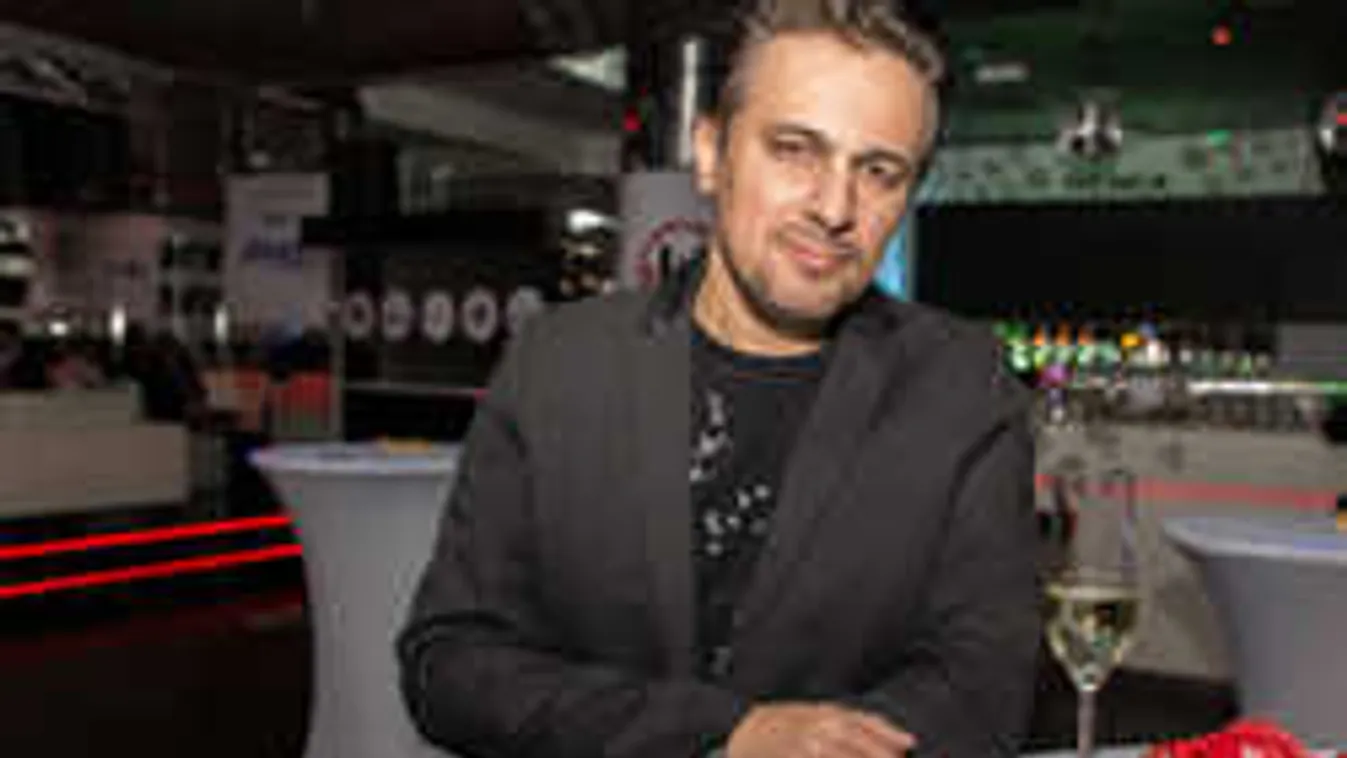 Gyászol a magyar énekes: Így búcsúzott Gigitől