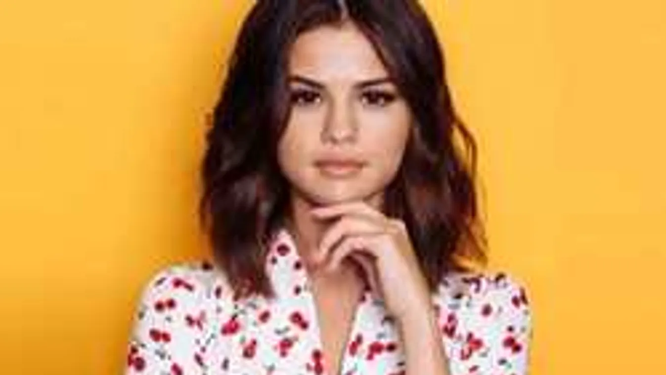 Ez a lány adta oda a veséjét Selena Gomeznek! A heget a vörös szőnyegen mutatta meg!