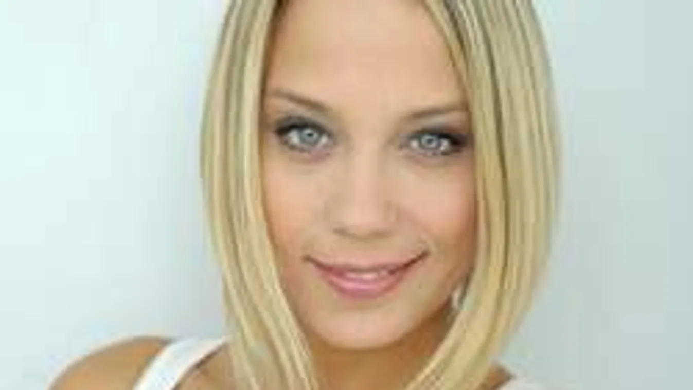 Három fiú öleli szenvedélyesen Kiss Ramónát. De mitől fél?