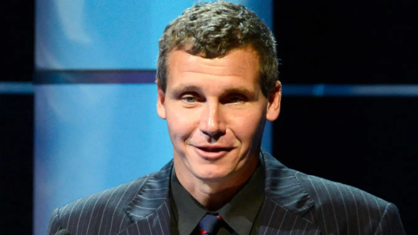 Elhagyta lányai anyját Darnyi