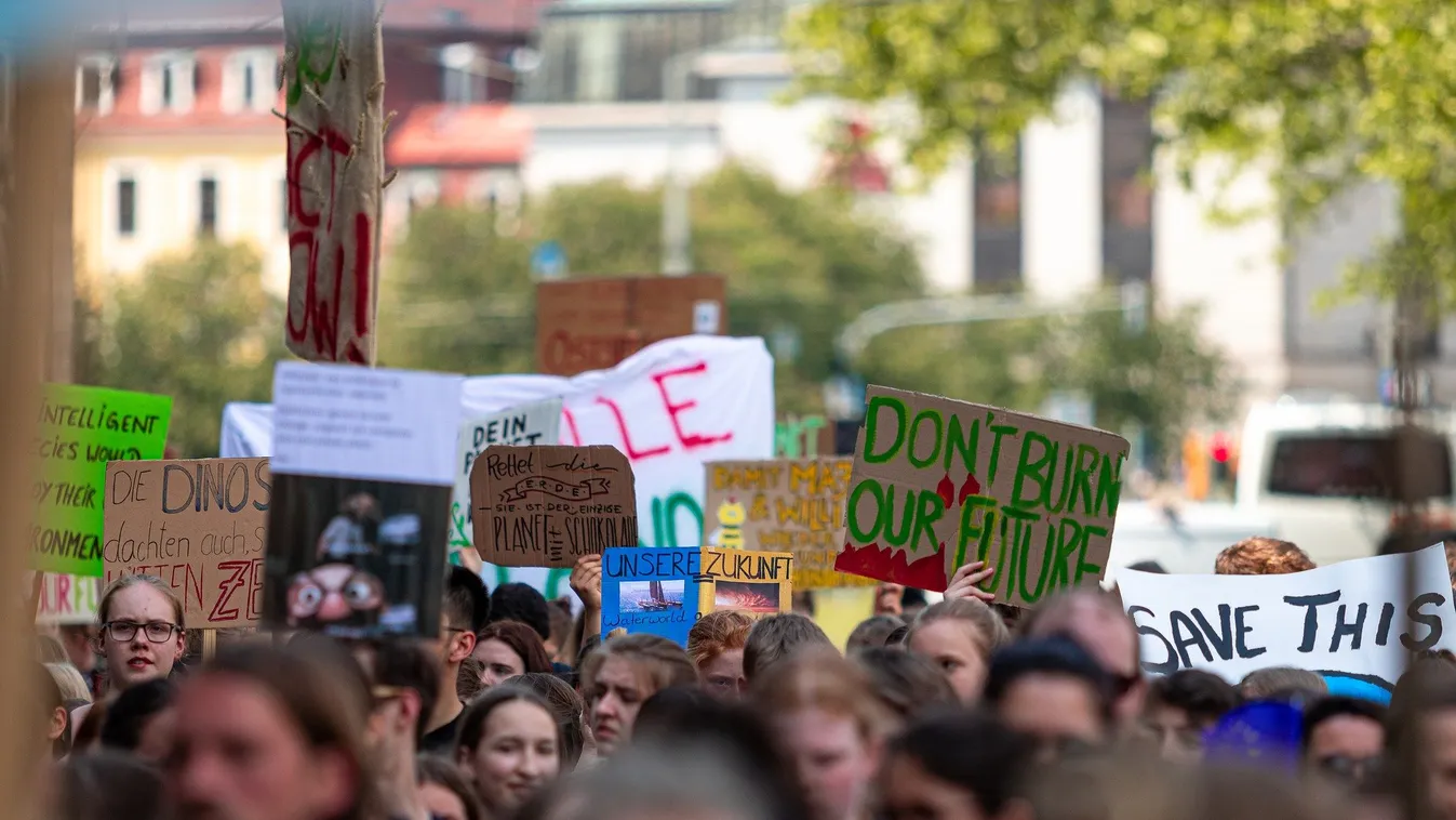 Oltástagadók okoztak súlyos balesetet – több rendőr is megsérült