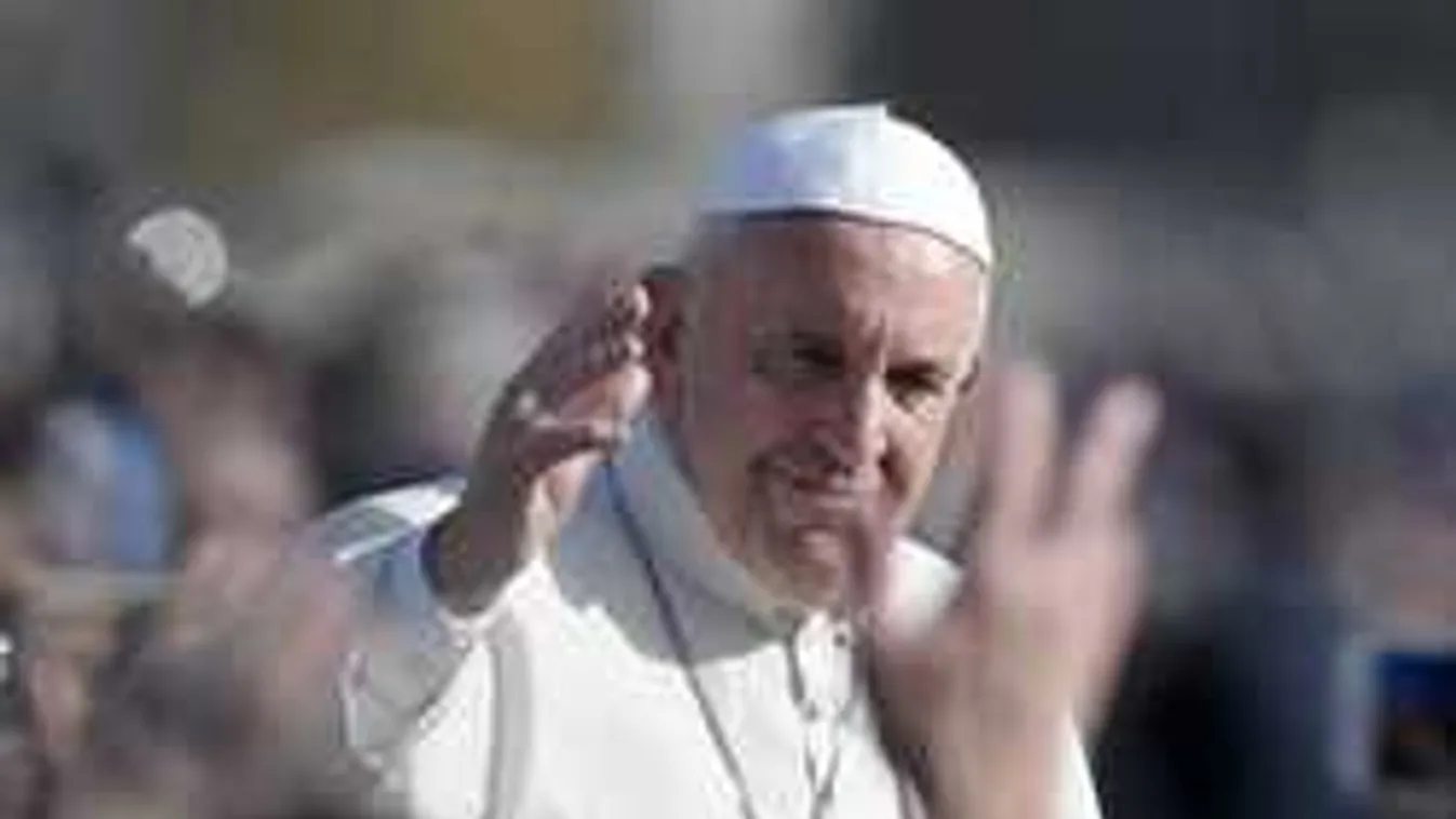 Balesetet szenvedett a pápa, itt az első fotó