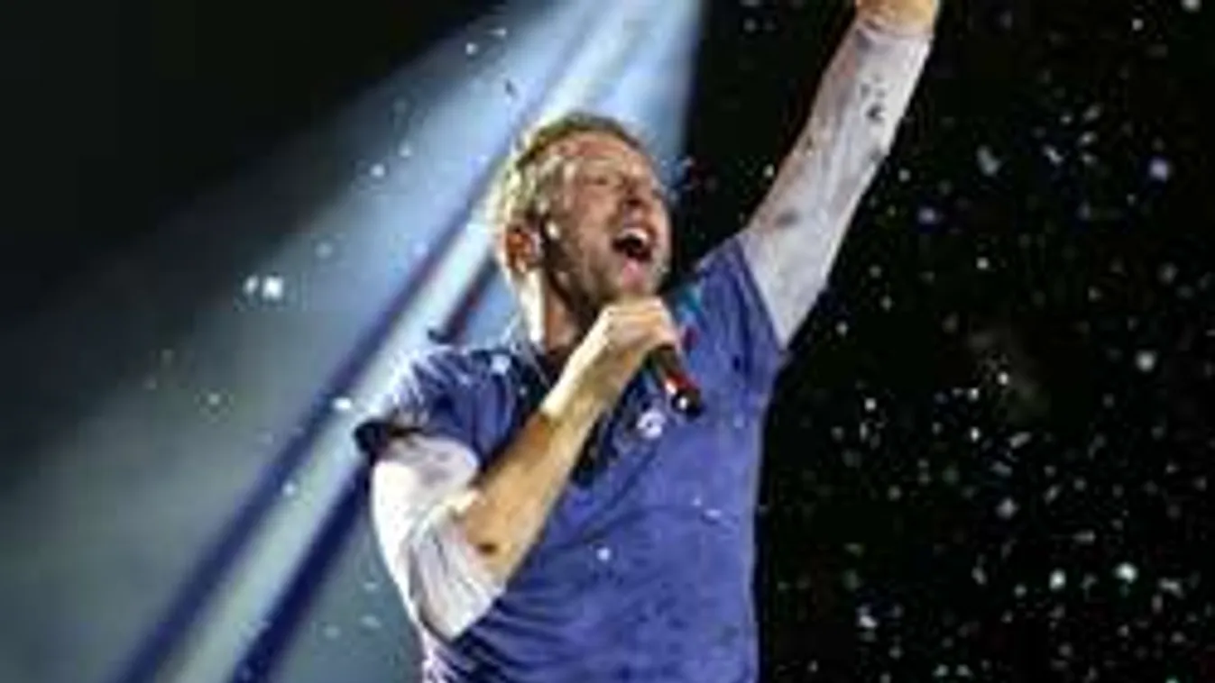 Õrület: Koncert közben csábították szexre a meglepett sztárénekest!