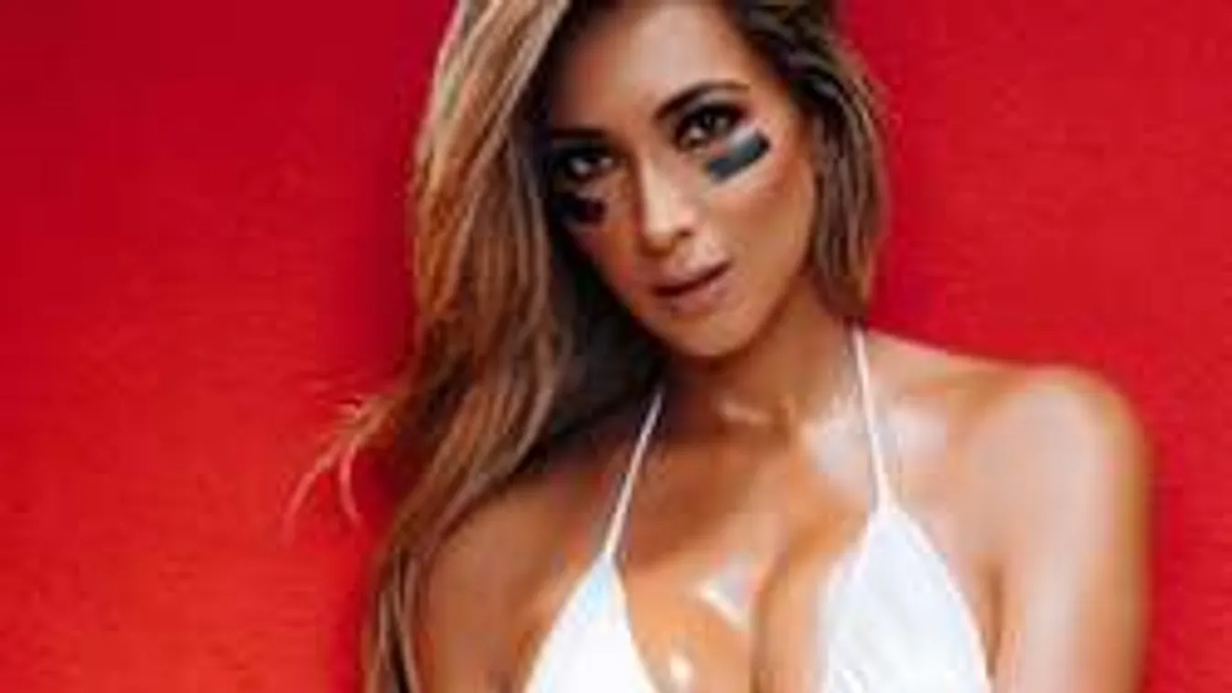 Se bugyi, se más: észbontó melleit sikálja a pucér szurkolólány