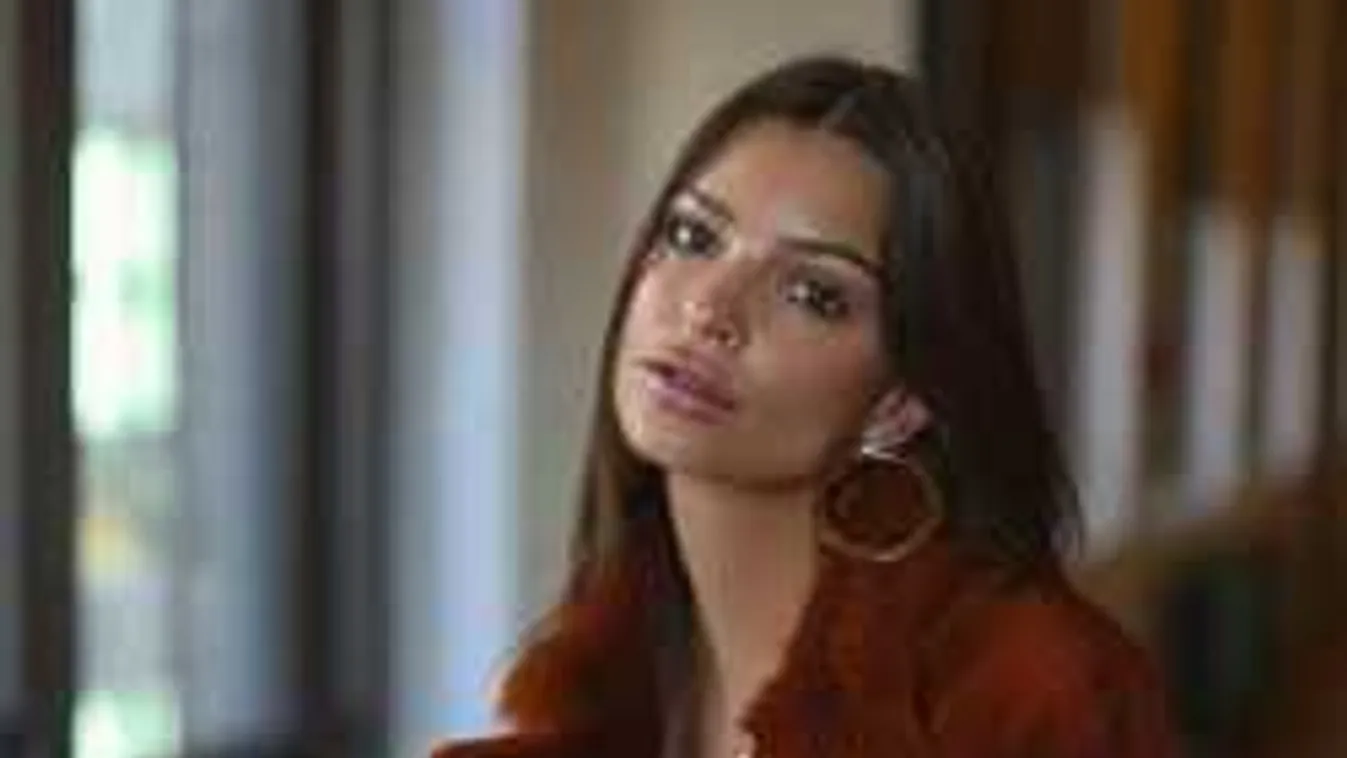 Falatnyi bikiniben pózolt a szexi modell