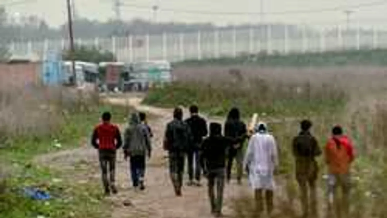 A rendőröknek fogalmuk sincs, hova tűnt a kamionban talált 50 migráns