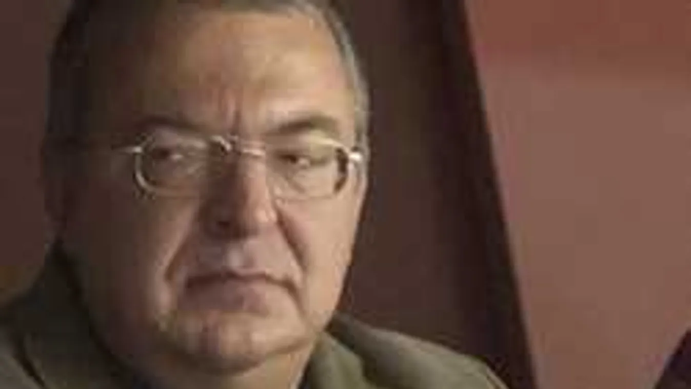 Kivándorol Amerikába Simicska