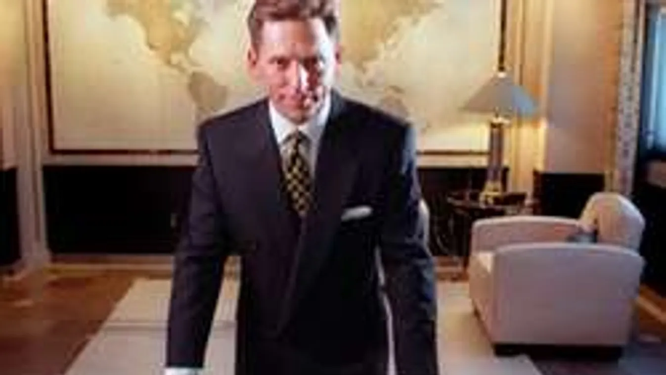 Botrányok övezik a Budapesten bélsárral leöntött szcientológus főnök életét