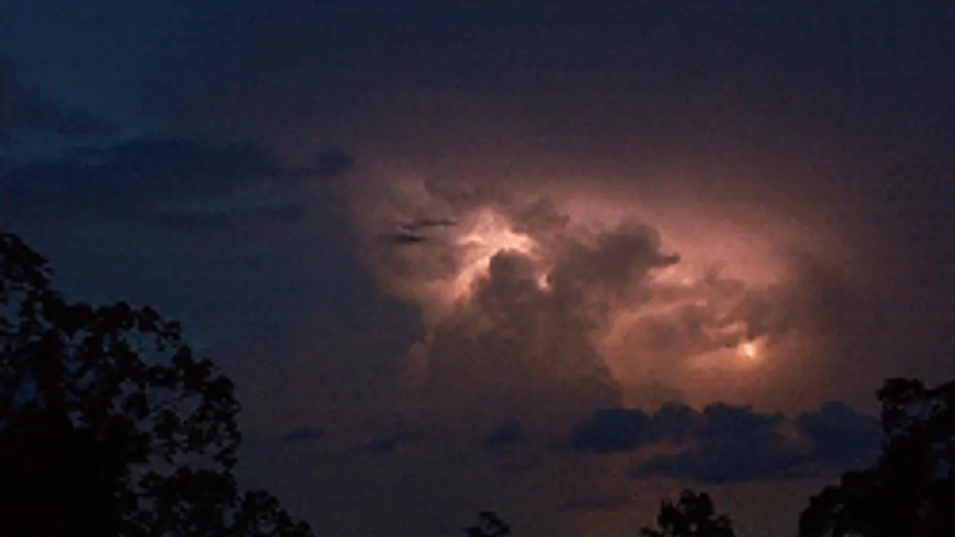 Durvább riasztást kapott az ország, fagyos esővel jön a vihar
