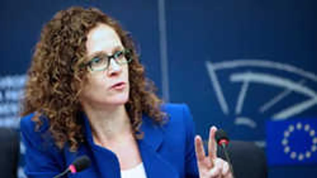 Õ az, aki könyörtelenül telepítené be a migránsokat Európába - videó