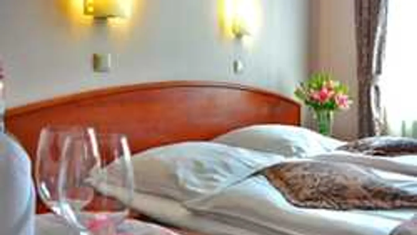 Õrjöngeni kezdett egy férfi a magyar szállodában, repültek a tárgyak