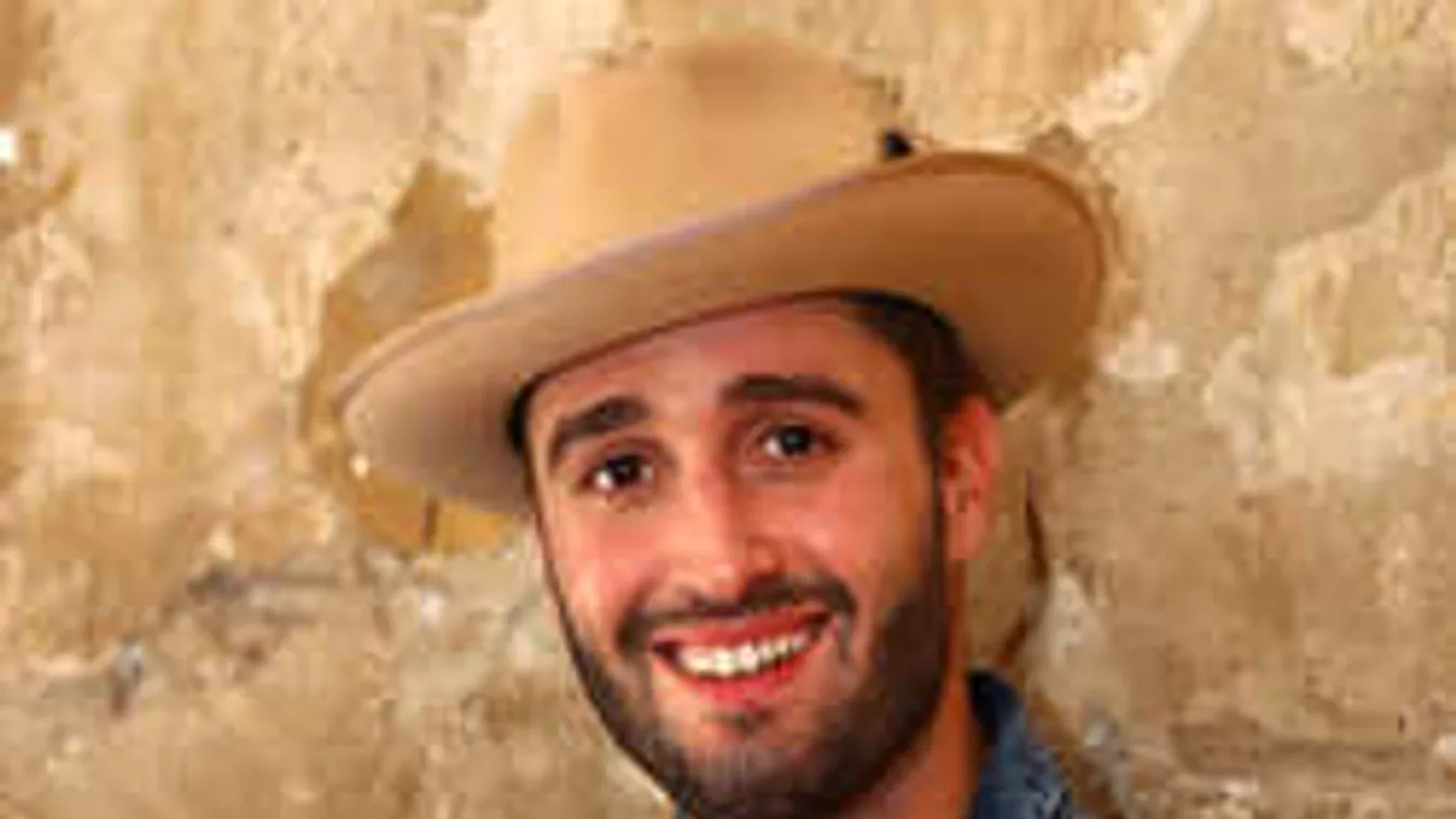 Nem semmi, begipszelték Király Viktor fejét