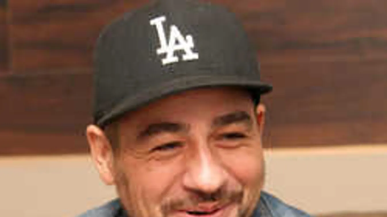 Óriási bejelentést tett Caramel, jöhet a második baba