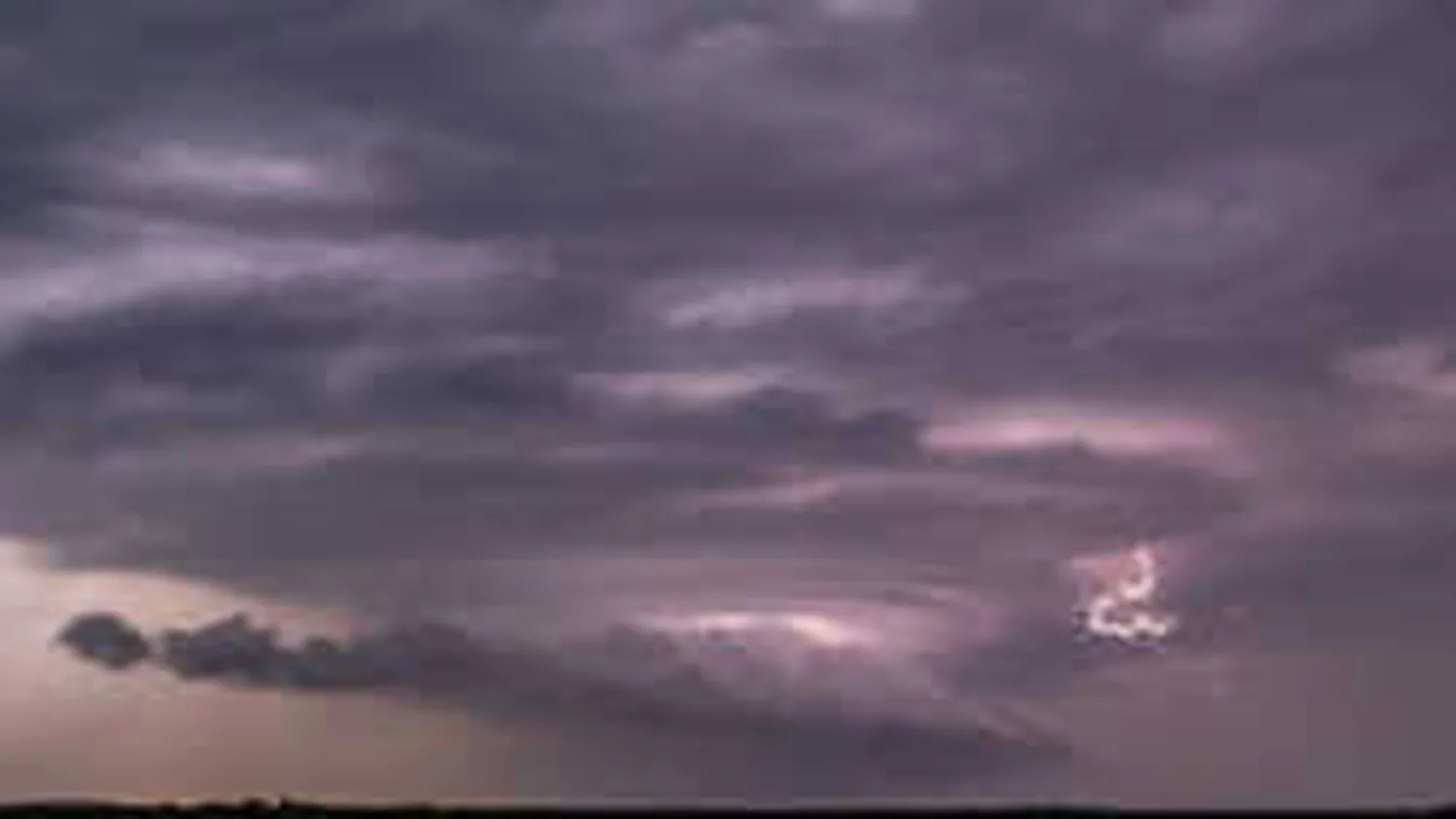 Bámulatos képek a Dél-Alföldről, óriási szupercella tört be az országba