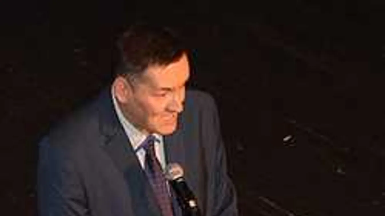 Ledobták a Simicska bombát: Elképesztő jelenetek a Jobbik gyűlésein