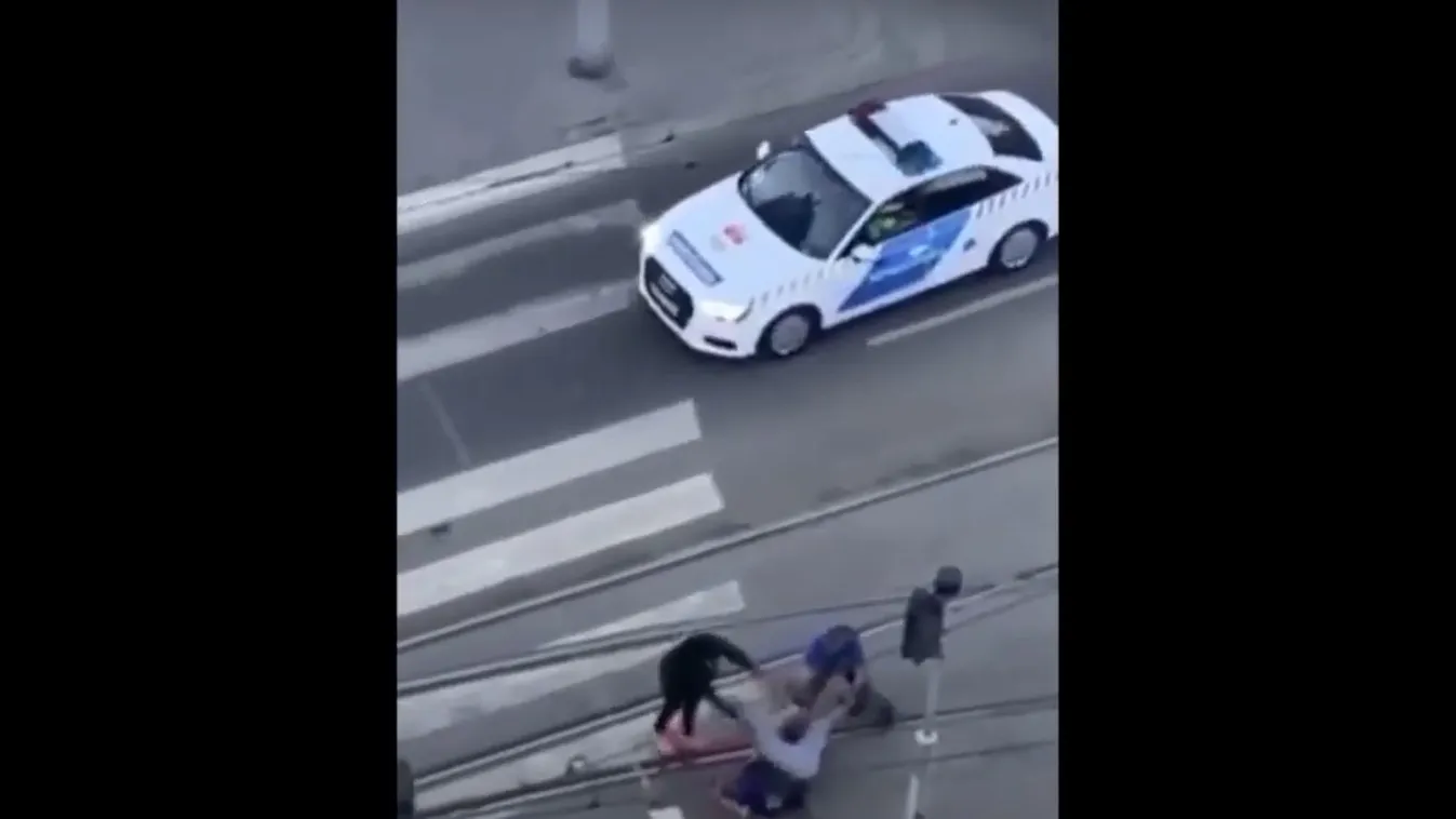 Durva videó egy pesti bunyóról – az érkező rendőr is döbbenten nézett