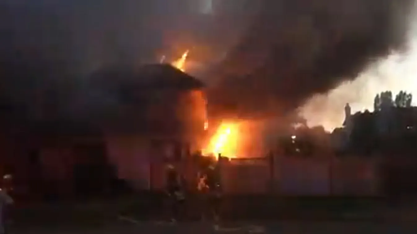 Holtan találtak egy 5 éves kisgyereket az égő házban, az édesanyja életveszélybe került – Videó