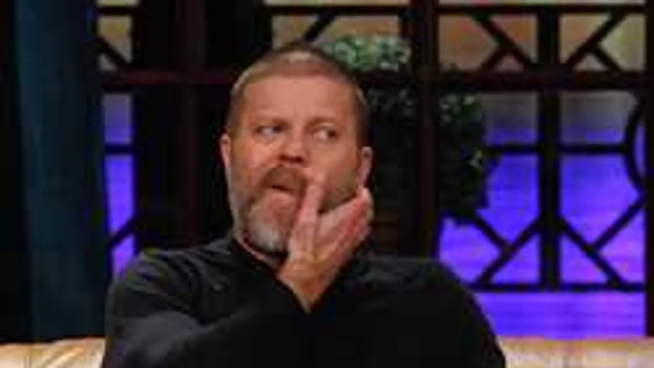 Anyaszült meztelenül lép színpadra a népszerű magyar színész