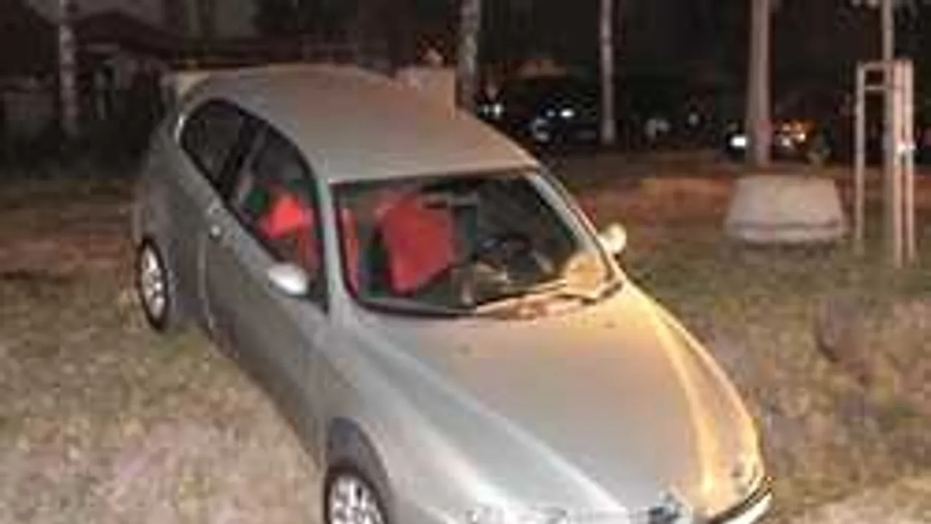 Részegen kötötte el az autót, majd magára hívta a rendőröket, mert árokba hajtott