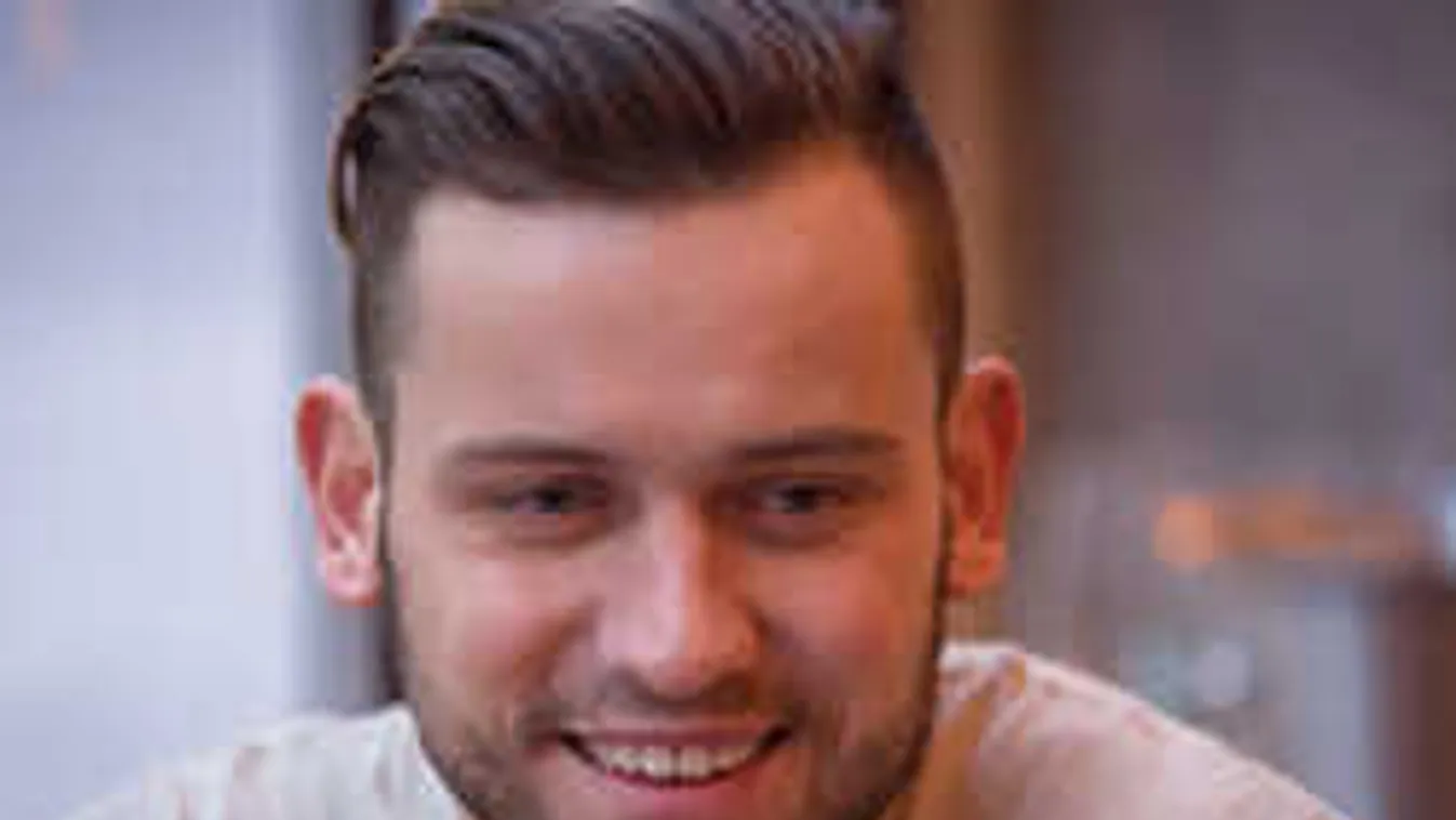 Lebukott! A Dal énekese ezzel a dögös énekesnővel csókolózott!