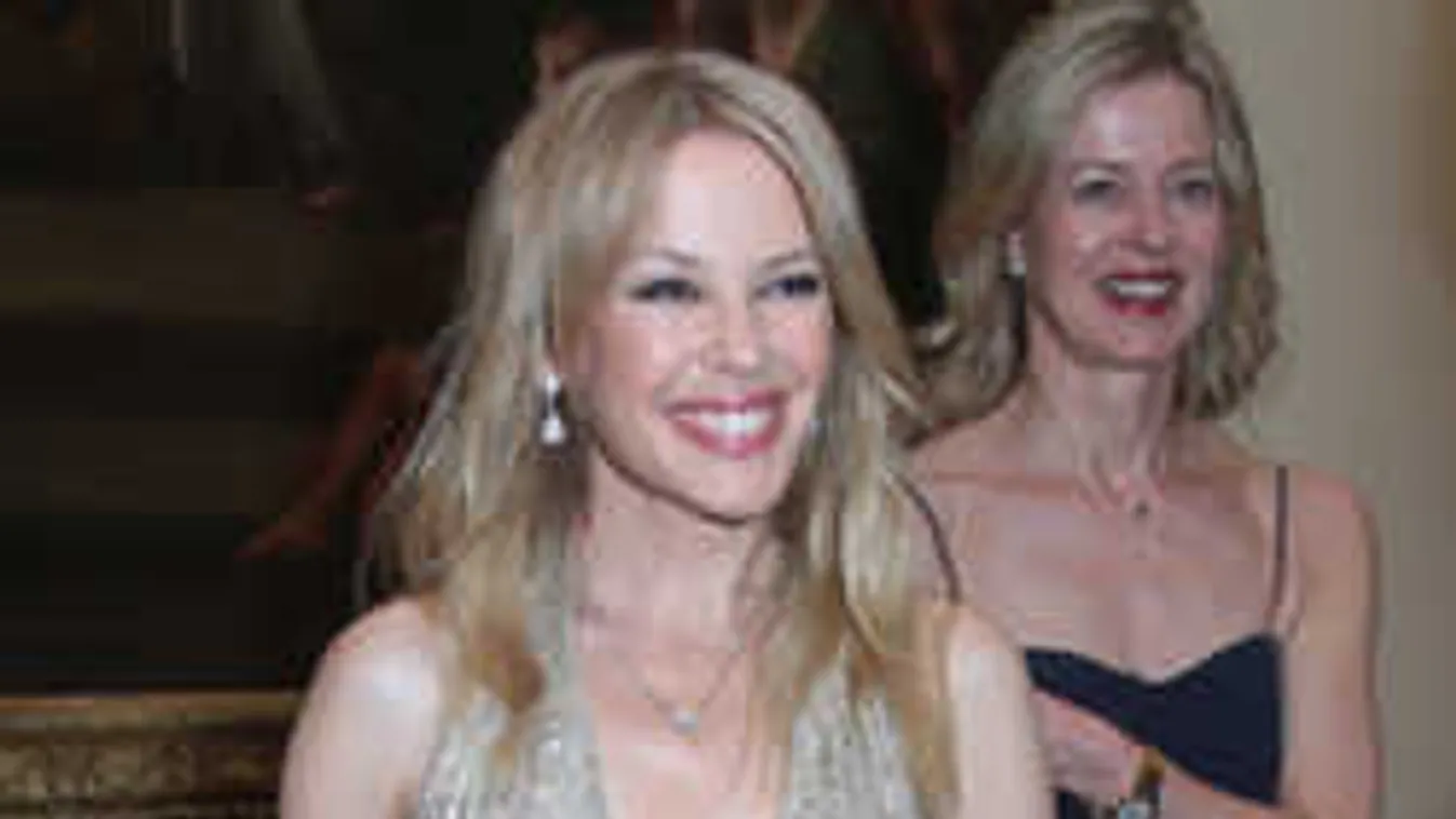 Elszólta magát az 50 éves énekesnő: férjhez menne fiatalabb barátjához