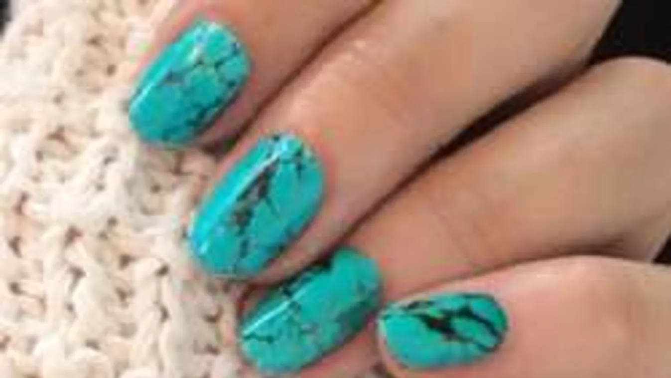 Ezt figyeld: márványmintás köröm az új őrület!
