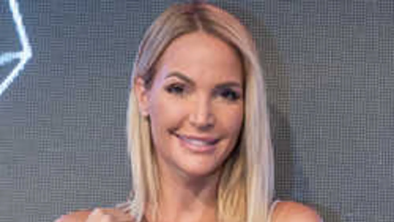 Micsoda dekoltázs: alig takar valamit Zimány Linda felsője