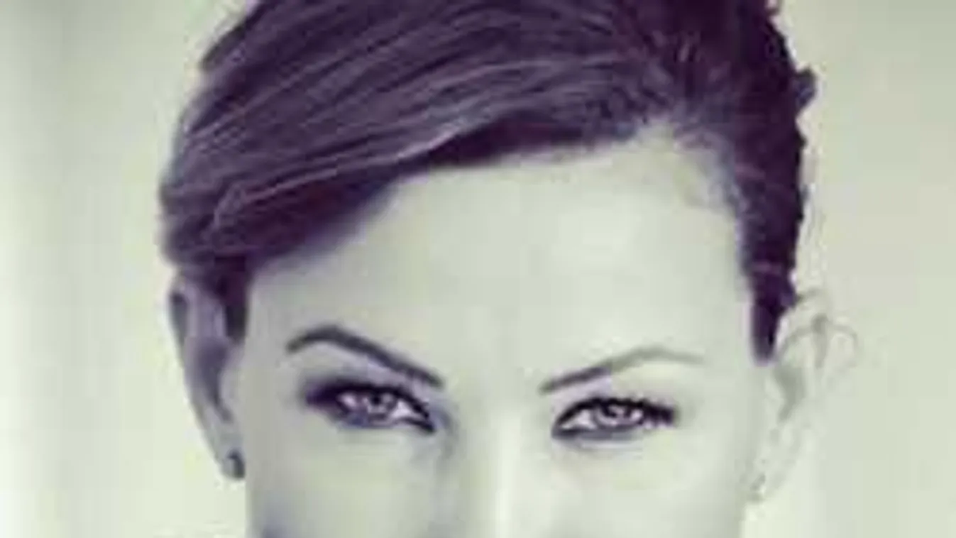 Hatalmas botrány: Egy üzenetben rúgták ki a műsorvezetőt