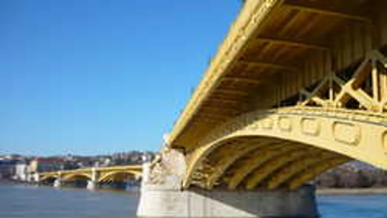 Részeg vandálok rongálták meg a Margit hidat