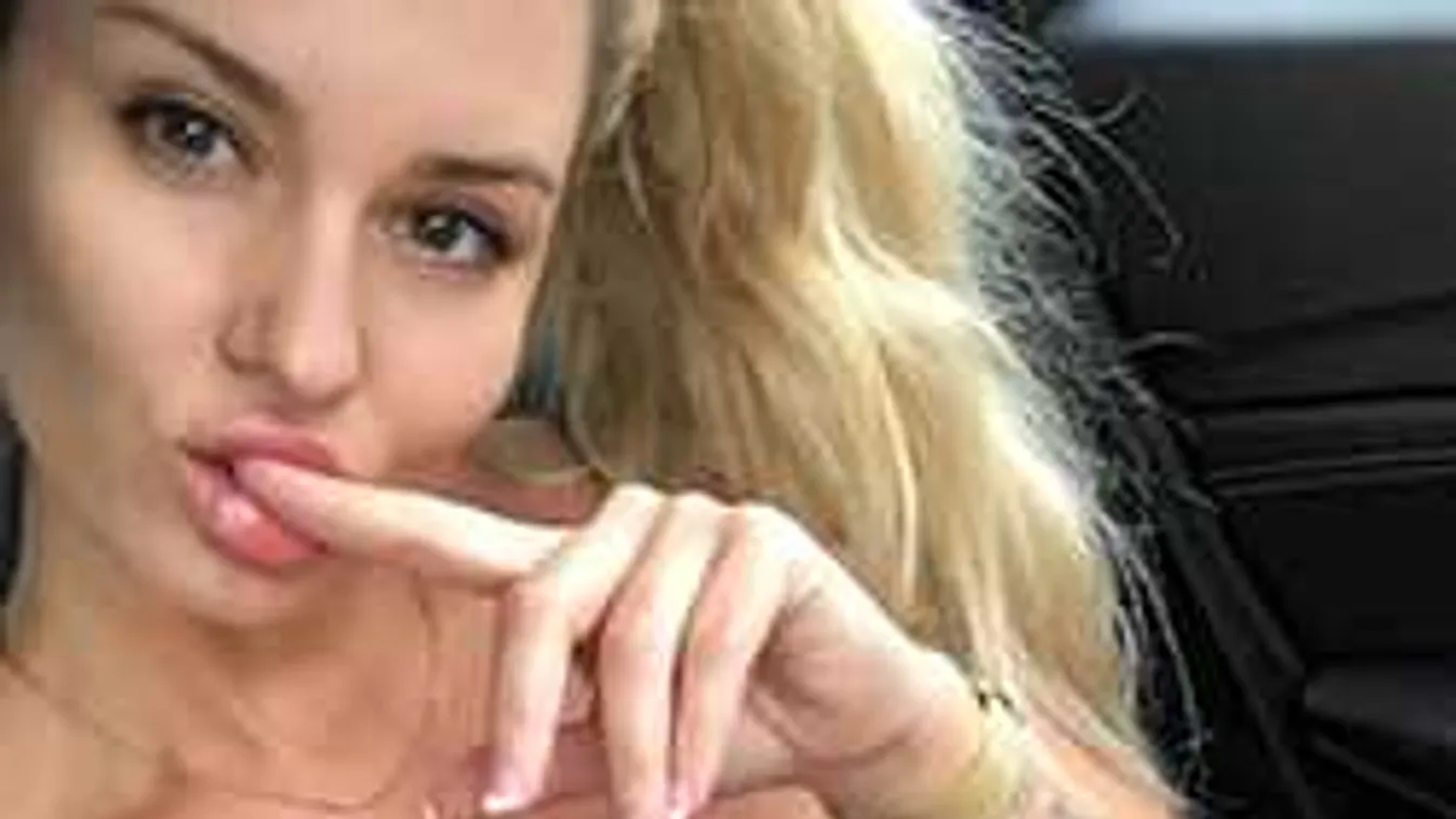 Félmeztelenül gyakorolja a fejenállást a bomba fenekű sportolónő