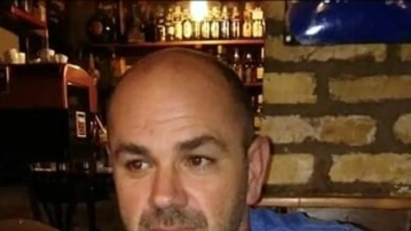 Autójával együtt keresik ezt a férfit a rendőrök, nem véletlenül – fotó