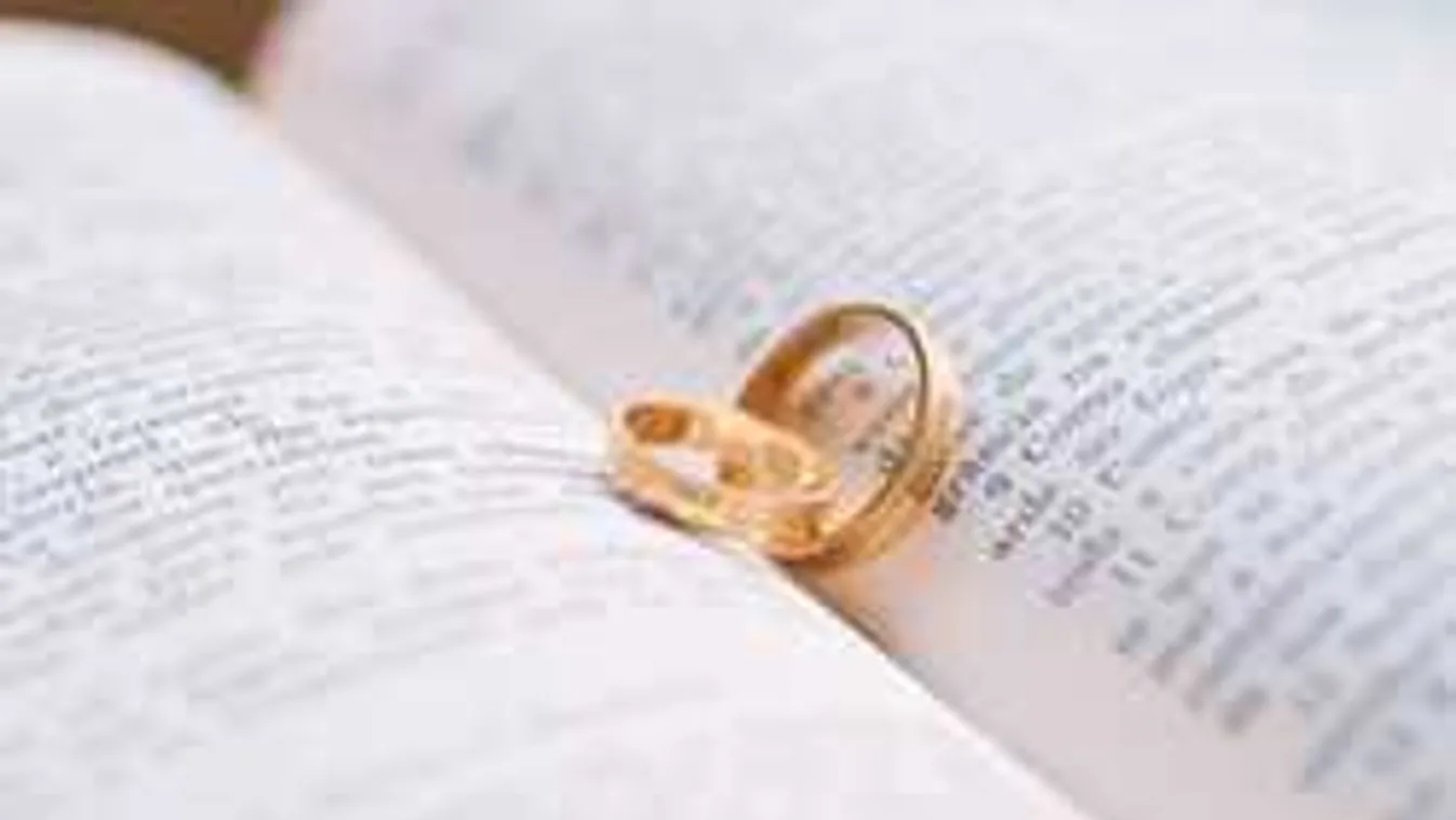 Rémálommá vált az esküvő, előkapta a mellét a részeg vendég