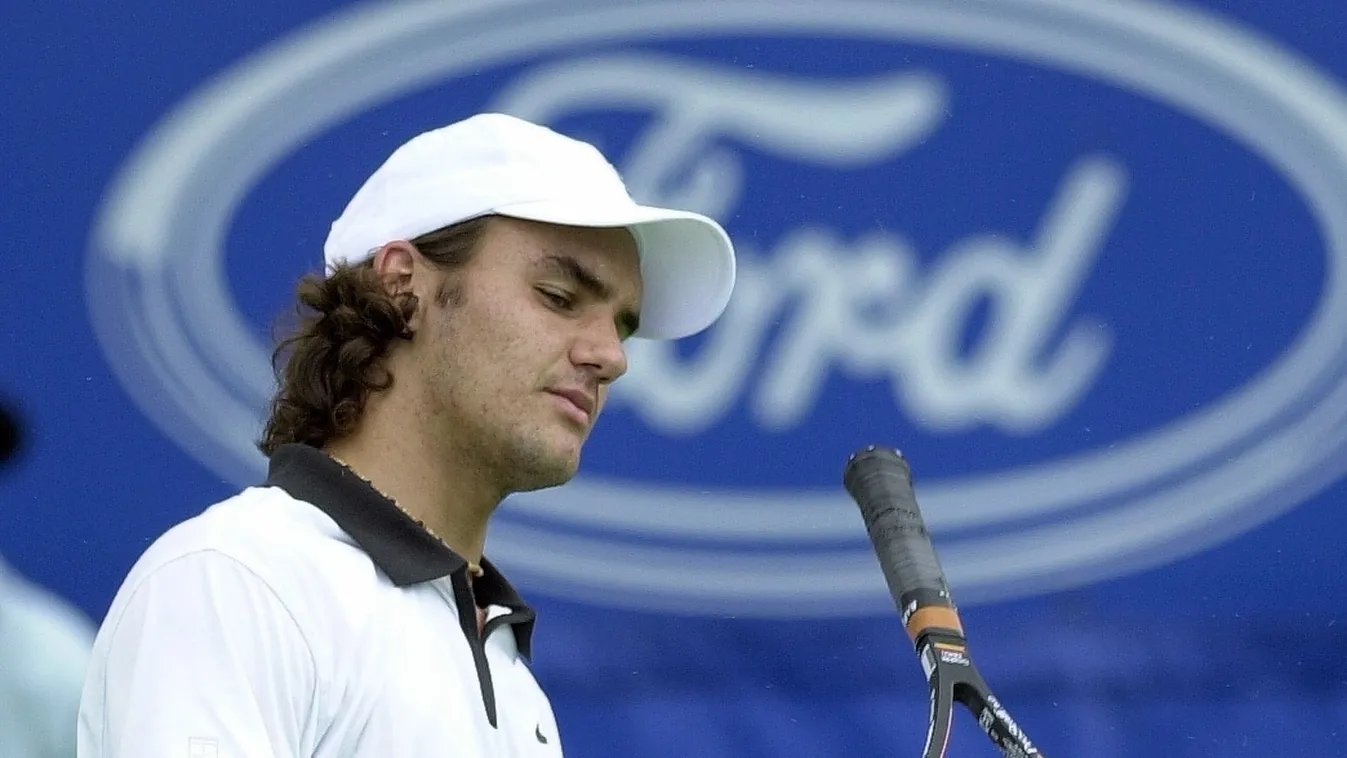 TENNIS-AUS-OPEN-FEDERER-RACKET