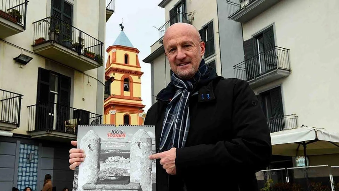 Megható kép Marco Rossi három részre szakadt családjáról