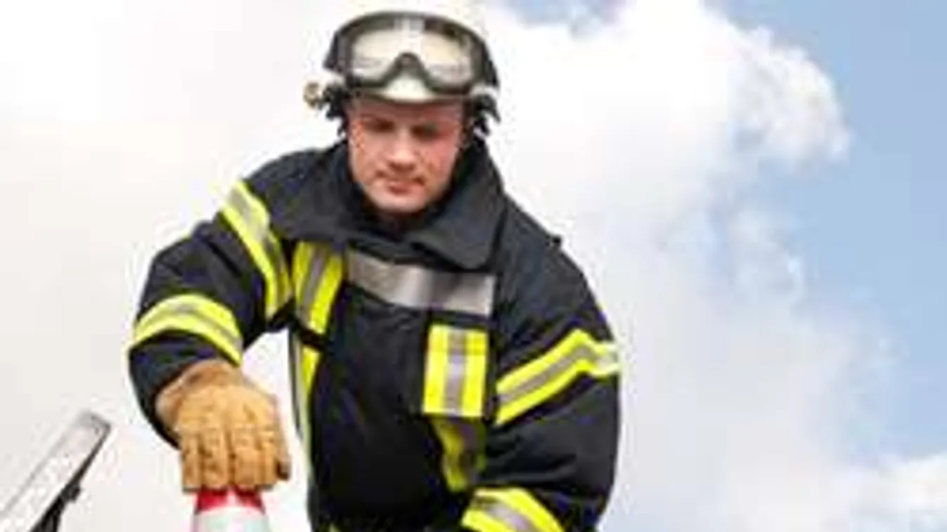 Előbb a tűzoltóautót, majd a rendőrkocsit törte össze a sarudi Terminátor