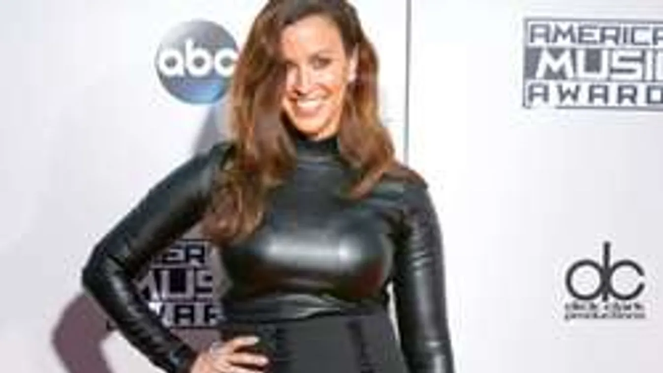 Fura meztelen fotó a terhes sztáranyáról