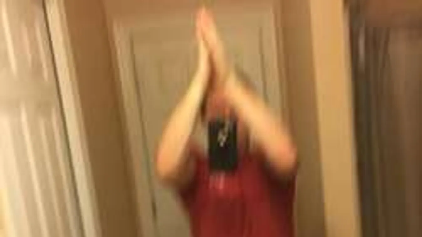 Eszement szelfizési mód terjed a neten: te csináltál már így képet?