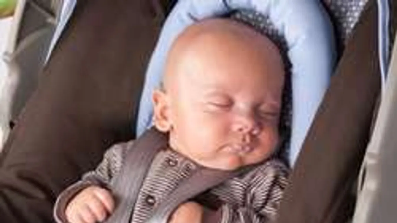 Ezért nem szabad egy újszülöttet 30 percnél tovább autóztatni