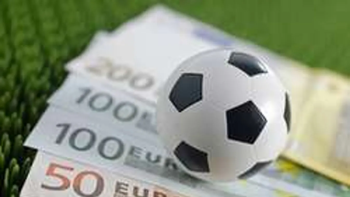 Felháborító! Bíróság után focipályán a bundavádlottak