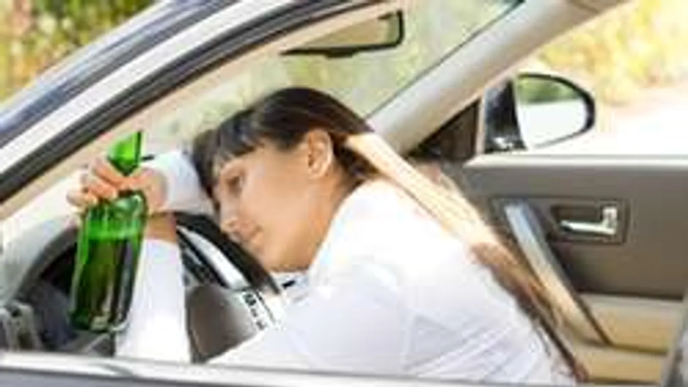 Ki kellett lőni az autót a részeg nő alól!