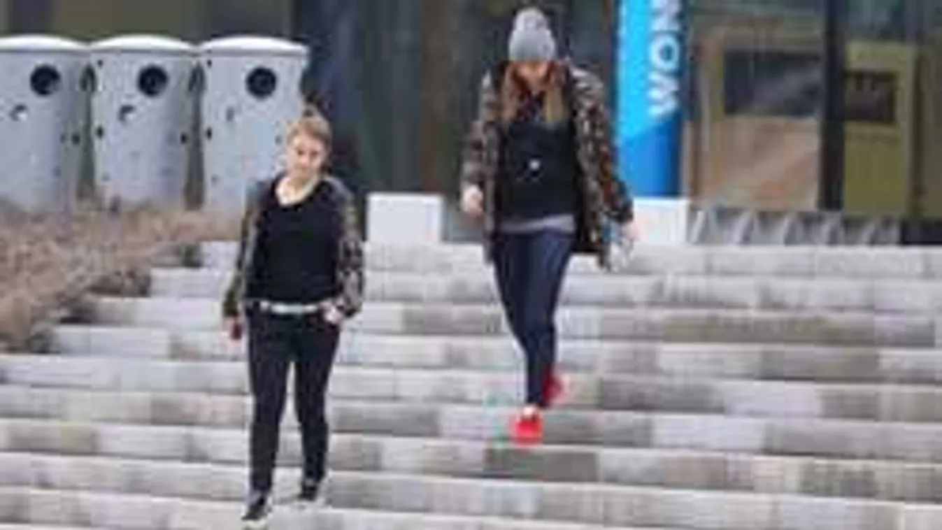 Tusup nélkül hagyta el az uszodát Hosszú Katinka, ez a lány volt mellette