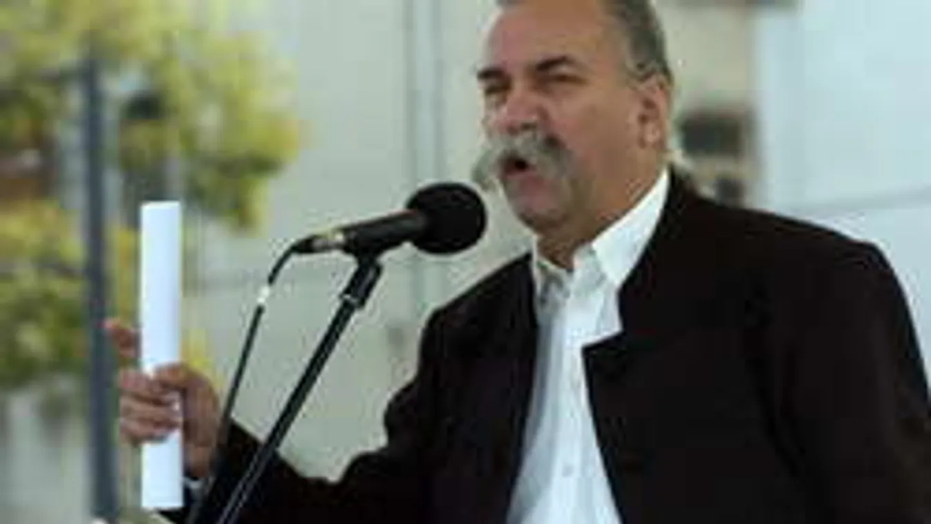 Újabb nehéz műtéten esett át az ismert magyar zenész